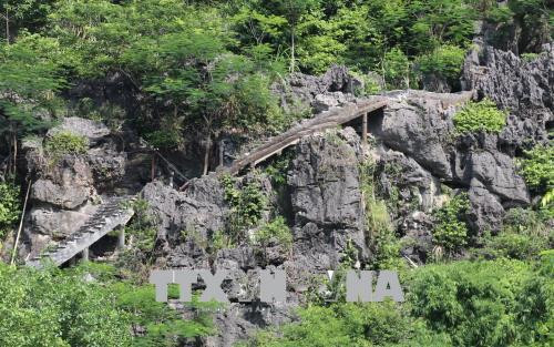 Hệ thống lan can đã được tách dỡ ra khỏi công trình. Ảnh: Ninh Đức Phương - TTXVN Hệ thống lan can đã được tách dỡ ra khỏi công trình. Ảnh: Ninh Đức Phương - TTXVN