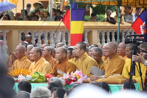 Đông đảo các Phật tử tham gia đại lễ cầu siêu, cầu an tại núi Bà Đen, Tây Ninh Đông đảo các Phật tử tham gia đại lễ cầu siêu, cầu an tại núi Bà Đen, Tây Ninh