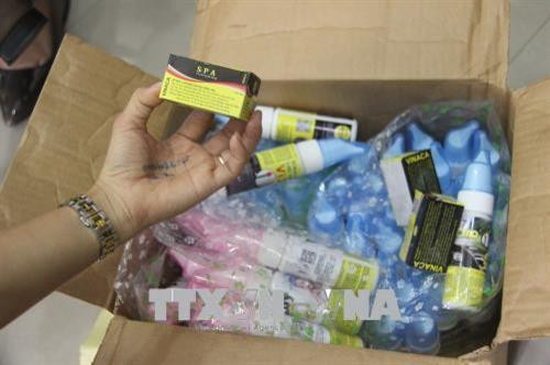 Các sản phẩm không rõ nguồn gốc, xuất xứ được phát hiện tại trụ sở công ty Vinaca Sài Gòn. Ảnh: Đinh Hằng – TTXVN