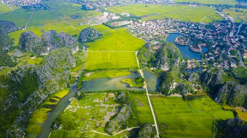 Toàn cảnh danh thắng Tam Cốc đã được xếp hạng là di tích quốc gia đặc biệt. Toàn cảnh danh thắng Tam Cốc đã được xếp hạng là di tích quốc gia đặc biệt.