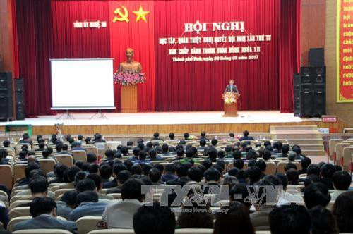 Ngày 3/1/2017, Tỉnh ủy Nghệ An tổ chức Hội nghị học tập, quán triệt và triển khai thực hiện Nghị quyết Hội nghị lần thứ tư Ban Chấp hành Trung ương Đảng (khóa XII) cho lãnh đạo các cơ quan ban ngành địa phương trong tỉnh. Ảnh: Bích Huệ -TTXVN Ngày 3/1/2017, Tỉnh ủy Nghệ An tổ chức Hội nghị học tập, quán triệt và triển khai thực hiện Nghị quyết Hội nghị lần thứ tư Ban Chấp hành Trung ương Đảng (khóa XII) cho lãnh đạo các cơ quan ban ngành địa phương trong tỉnh. Ảnh: Bích Huệ -TTXVN