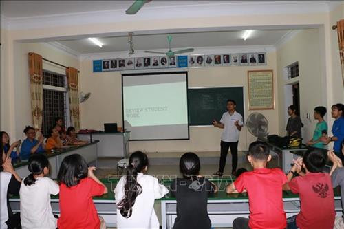 Lớp học dạy tiếng Anh miễn phí cho học sinh vùng khó ở huyện Nghi Lộc, tỉnh Nghệ An. Ảnh: Bích Huệ - TTXVN Lớp học dạy tiếng Anh miễn phí cho học sinh vùng khó ở huyện Nghi Lộc, tỉnh Nghệ An. Ảnh: Bích Huệ - TTXVN