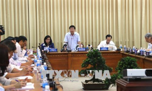 Chủ tịch UBND Thành phố Hồ Chí Minh Nguyễn Thành Phong phát biểu tại cuộc họp. Ảnh: Trần Xuân Tình - TTXVN Chủ tịch UBND Thành phố Hồ Chí Minh Nguyễn Thành Phong phát biểu tại cuộc họp. Ảnh: Trần Xuân Tình - TTXVN
