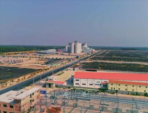 Khu công nghiệp Becamex Bình Phước (Chơn Thành, Bình Phước). Ảnh: Dương Chí Tưởng – TTXVN Khu công nghiệp Becamex Bình Phước (Chơn Thành, Bình Phước). Ảnh: Dương Chí Tưởng – TTXVN