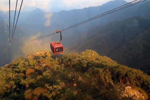 Cáp treo Fansipan có độ cao 3.143m so với mực nước biển, Cáp treo Fansipan có độ cao 3.143m so với mực nước biển,