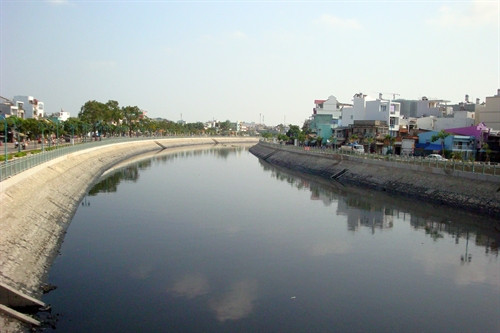 Một đoạn kênh Tân Hóa - Lò Gốm sau khi được cải tạo