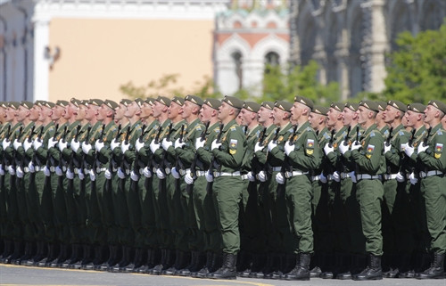 Quân nhân Nga trong lễ duyệt binh diễu hành mừng 71 năm Ngày Chiến thắng tại Quảng trường Đỏ ở thủ đô Moskva ngày 9/5. EPA/TTXVN