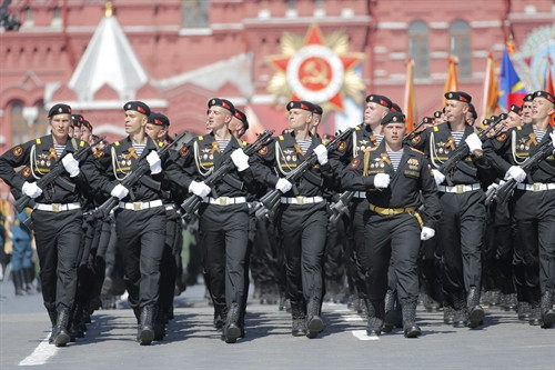 Quân nhân Nga trong lễ duyệt binh diễu hành mừng 71 năm Ngày Chiến thắng tại Quảng trường Đỏ ở thủ đô Moskva ngày 9/5. EPA/TTXVN