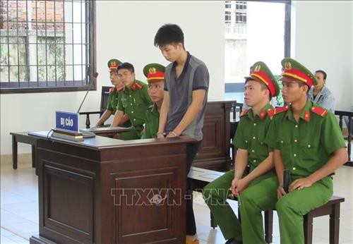 Giết người vì mất điện thoại, nam thanh niên lĩnh 18 năm tù. Ảnh: Nguyễn Huy Thành - TTXVN Giết người vì mất điện thoại, nam thanh niên lĩnh 18 năm tù. Ảnh: Nguyễn Huy Thành - TTXVN