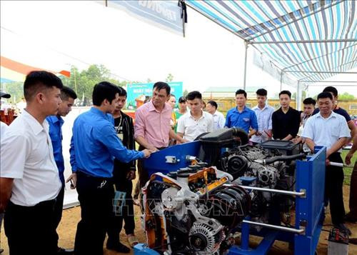 Ngày hội việc làm huyện Yên Sơn, tỉnh Tuyên Quang năm 2019. Ảnh: Quang Cường – TTXVN. Ngày hội việc làm huyện Yên Sơn, tỉnh Tuyên Quang năm 2019. Ảnh: Quang Cường – TTXVN.