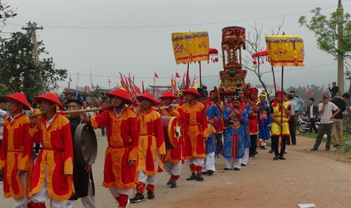 Nghi thức rước tại Lễ Cầu Ngư. Ảnh: Đức Thọ - TTXVN
