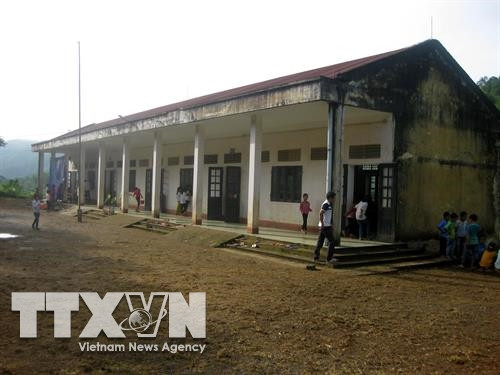 Điểm trường lẻ thuộc trường tiểu học Thúy Sơn 2, huyện Ngọc Lặc đã bị xuống cấp. Ảnh: TTXVN phát Điểm trường lẻ thuộc trường tiểu học Thúy Sơn 2, huyện Ngọc Lặc đã bị xuống cấp. Ảnh: TTXVN phát