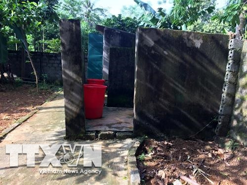 Nhà tắm rửa tạm bợ tại điểm trường lẻ thuộc trường tiểu học Thúy Sơn 2, huyện Ngọc Lặc, đã hỏng. Ảnh: Nguyễn Nam-TTXVN Nhà tắm rửa tạm bợ tại điểm trường lẻ thuộc trường tiểu học Thúy Sơn 2, huyện Ngọc Lặc, đã hỏng. Ảnh: Nguyễn Nam-TTXVN