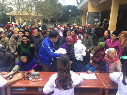 Đông đảo bà con đến khám bệnh trong chương trình "Tình nguyện mùa đông" năm 2018 do Thành đoàn Hà Nội tổ chức tại Cao Bằng. Ảnh: thanhdoanhanoi.gov.vn Đông đảo bà con đến khám bệnh trong chương trình "Tình nguyện mùa đông" năm 2018 do Thành đoàn Hà Nội tổ chức tại Cao Bằng. Ảnh: thanhdoanhanoi.gov.vn