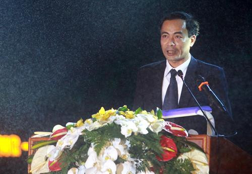 Ông Nguyễn Thanh Tuyền, Chủ tịch UBND huyện Hưng Hà, Thái Bình đọc diễn văn khai mạc lễ hội năm 2018. Ảnh: Thế Duyệt – TTXVN