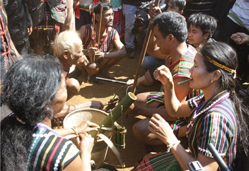 Trưởng Bon học Bác để xây dựng quê hương giàu đẹp ảnh 2