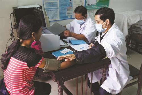 Huyện Nam Đông luôn quan tâm tới công tác chăm sóc sức khỏe cho đồng bào dân tộc