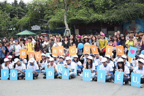Chương trình tình nguyện nâng cao nhận thức về tự kỷ: “Tôi đã hiểu, còn bạn? đã thu hút đông đảo thanh niên tham dự. Ảnh: Quốc Đỉnh