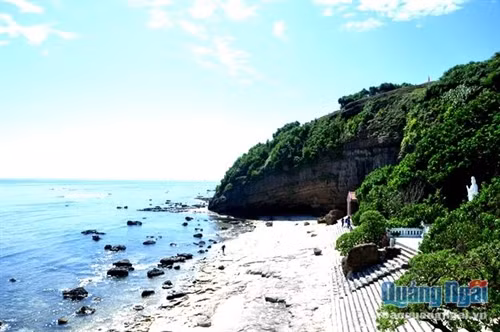 Trong số đó chùa Hang, đình làng An Hải, đình làng An Vĩnh và Âm Linh tự là những di tích đã được Bộ Văn hóa, Thể thao và Du lịch công nhận là Di tích lịch sử - văn hóa cấp quốc gia.