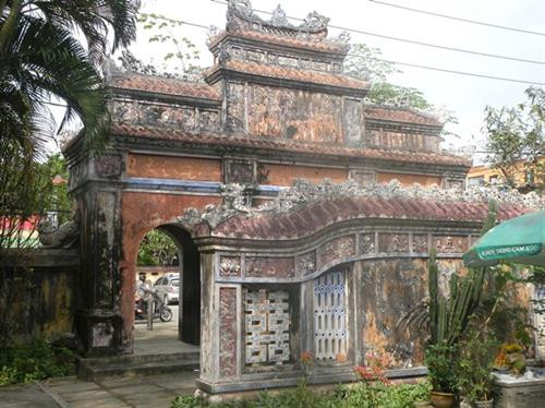 Bình phong Phủ thờ Tuy Lý Vương.