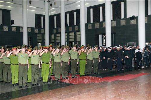 Đoàn đại biểu Quân Ủy Trung ương và Bộ Quốc phòng do Đại tướng Lương Cường, Bí thư Trung ương Đảng, Chủ nhiệm Tổng cục Chính trị Quân đội nhân dân Việt Nam dẫn đầu viếng đồng chí Trung tướng Đồng Sỹ Nguyên. Ảnh: Doãn Tấn – TTXVN Đoàn đại biểu Đảng ủy Công an Trung ương và Bộ Công an do Đại tướng Tô Lâm, Ủy viên Bộ Chính trị, Bí thư Đảng ủy Công an Trung ương, Bộ trưởng Bộ Công an dẫn đầu viếng đồng chí Trung tướng Đồng Sỹ Nguyên. Ảnh: Doãn Tấn – TTXVN Đồng chí Nguyễn Đức Lợi, Ủy viên Trung ương Đảng, Tổng Giám đốc TTXVN chia buồn với gia quyến đồng chí Đồng Sỹ Nguyên. Ảnh: Văn Điệp – TTXVN Đoàn đại biểu Quân Ủy Trung ương và Bộ Quốc phòng do Đại tướng Lương Cường, Bí thư Trung ương Đảng, Chủ nhiệm Tổng cục Chính trị Quân đội nhân dân Việt Nam dẫn đầu viếng đồng chí Trung tướng Đồng Sỹ Nguyên. Ảnh: Doãn Tấn – TTXVN Đoàn đại biểu Đảng ủy Công an Trung ương và Bộ Công an do Đại tướng Tô Lâm, Ủy viên Bộ Chính trị, Bí thư Đảng ủy Công an Trung ương, Bộ trưởng Bộ Công an dẫn đầu viếng đồng chí Trung tướng Đồng Sỹ Nguyên. Ảnh: Doãn Tấn – TTXVN Đồng chí Nguyễn Đức Lợi, Ủy viên Trung ương Đảng, Tổng Giám đốc TTXVN chia buồn với gia quyến đồng chí Đồng Sỹ Nguyên. Ảnh: Văn Điệp – TTXVN