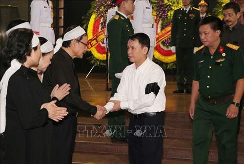 Đoàn đại biểu Quân Ủy Trung ương và Bộ Quốc phòng do Đại tướng Lương Cường, Bí thư Trung ương Đảng, Chủ nhiệm Tổng cục Chính trị Quân đội nhân dân Việt Nam dẫn đầu viếng đồng chí Trung tướng Đồng Sỹ Nguyên. Ảnh: Doãn Tấn – TTXVN Đoàn đại biểu Đảng ủy Công an Trung ương và Bộ Công an do Đại tướng Tô Lâm, Ủy viên Bộ Chính trị, Bí thư Đảng ủy Công an Trung ương, Bộ trưởng Bộ Công an dẫn đầu viếng đồng chí Trung tướng Đồng Sỹ Nguyên. Ảnh: Doãn Tấn – TTXVN Đồng chí Nguyễn Đức Lợi, Ủy viên Trung ương Đảng, Tổng Giám đốc TTXVN chia buồn với gia quyến đồng chí Đồng Sỹ Nguyên. Ảnh: Văn Điệp – TTXVN Đoàn đại biểu Quân Ủy Trung ương và Bộ Quốc phòng do Đại tướng Lương Cường, Bí thư Trung ương Đảng, Chủ nhiệm Tổng cục Chính trị Quân đội nhân dân Việt Nam dẫn đầu viếng đồng chí Trung tướng Đồng Sỹ Nguyên. Ảnh: Doãn Tấn – TTXVN Đoàn đại biểu Đảng ủy Công an Trung ương và Bộ Công an do Đại tướng Tô Lâm, Ủy viên Bộ Chính trị, Bí thư Đảng ủy Công an Trung ương, Bộ trưởng Bộ Công an dẫn đầu viếng đồng chí Trung tướng Đồng Sỹ Nguyên. Ảnh: Doãn Tấn – TTXVN Đồng chí Nguyễn Đức Lợi, Ủy viên Trung ương Đảng, Tổng Giám đốc TTXVN chia buồn với gia quyến đồng chí Đồng Sỹ Nguyên. Ảnh: Văn Điệp – TTXVN