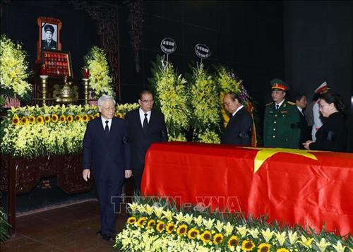 Tổng Bí thư, Chủ tịch nước Nguyễn Phú Trọng dẫn đầu Đoàn đại biểu Ban Chấp hành Trung ương Đảng viếng đồng chí Đồng Sỹ Nguyên. Ảnh: Thống Nhất –TTXVN Tổng Bí thư, Chủ tịch nước Nguyễn Phú Trọng dẫn đầu Đoàn đại biểu Ban Chấp hành Trung ương Đảng viếng đồng chí Đồng Sỹ Nguyên. Ảnh: Thống Nhất –TTXVN