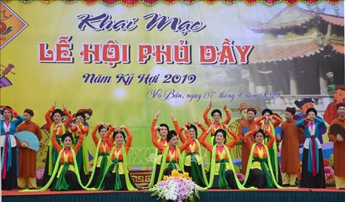 Tiết mục văn nghệ khai mạc Lễ hội Phủ Dầy năm 2019. Ảnh: Công Luật - TTXVN
