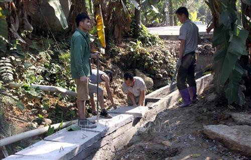 Hệ thống kênh mương tại thôn Đồng Mà, xã Trung Yên được xây dựng từ nguồn vốn Chương trình 135. Ảnh: Quang Cường – TTXVN. Hệ thống kênh mương tại thôn Đồng Mà, xã Trung Yên được xây dựng từ nguồn vốn Chương trình 135. Ảnh: Quang Cường – TTXVN.