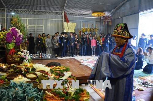 Nghi thức tế lễ tại Lễ hội đền Đông Cuông . Ảnh: Tuấn Anh-TTXVN Nghi thức tế lễ tại Lễ hội đền Đông Cuông . Ảnh: Tuấn Anh-TTXVN