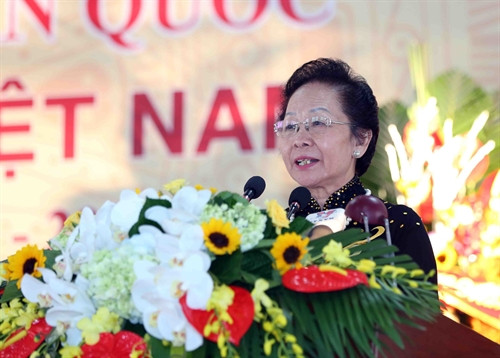 Nguyên Phó Chủ tịch nước Nguyễn Thị Doan được Đại hội bầu làm Chủ tịch Hội Khuyến học Việt Nam khóa V. (nhiệm kỳ 2016 - 2021). Ảnh: Quý Trung- TTXVN