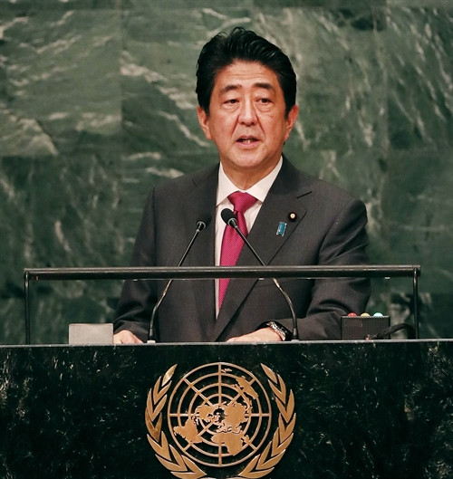 Thủ tướng Nhật Bản Shinzo Abe kêu gọi cộng đồng quốc tế cần một "phản ứng hoàn toàn khác" trong chương trình hạt nhân của Triều Tiên. AFP/TTXVN