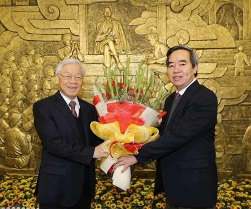 Đồng chí Nguyễn Văn Bình, Uỷ viên Bộ Chính trị, Bí thư Trung ương Đảng, Trưởng Ban Kinh tế Trung ương đón Tổng Bí thư Nguyễn Phú Trọng . Ảnh:Trí Dũng – TTXVN