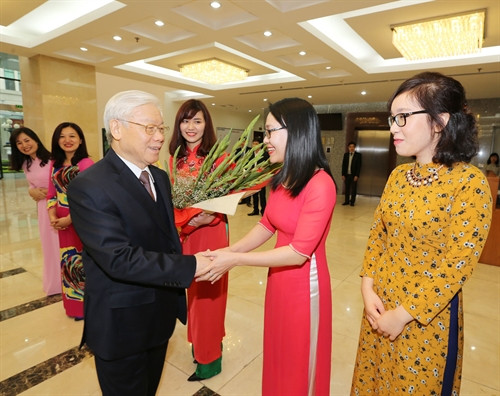 Tổng Bí thư Nguyễn Phú Trọng với cán bộ, công chức, viên chức và người lao động Ban Kinh tế Trung ương. Ảnh:Trí Dũng – TTXVN