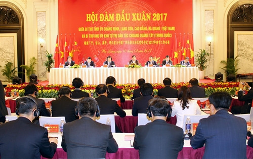 Quang cảnh Hội đàm đầu Xuân 2017 giữa Bí thư Tỉnh ủy 4 tỉnh biên giới (Việt Nam) và Bí thư Khu ủy Khu tự trị dân tộc Choang – Quảng Tây (Trung Quốc) tại thành phố Hạ Long (Quảng Ninh). Ảnh: văn Đức- TTXVN