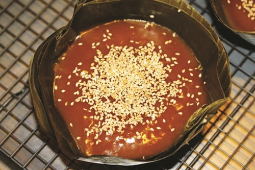 Bánh tổ là loại bánh Tết của người Quảng Nam. Nguyên liệu chính để làm bánh tổ gồm có nếp, đường và gừng Bánh tổ là loại bánh Tết của người Quảng Nam. Nguyên liệu chính để làm bánh tổ gồm có nếp, đường và gừng