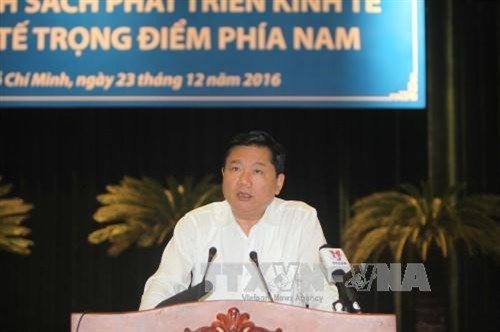 Đồng chí Đinh La Thăng, Ủy viên Bộ Chính trị, Bí thư Thành ủy Thành phố Hồ Chí Minh phát biểu chỉ đạo hội thảo. Ảnh: Thanh Vũ - TTXVN