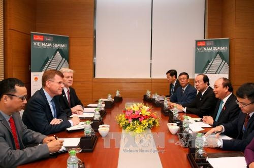 Tối 2/11/2016, tại Thành phố Hồ Chí Minh,Thủ tướng Nguyễn Xuân Phúc tiếp ông Stephen Groff, Phó Chủ tịch Ngân hàng Phát triển Châu Á (ADB) nhân dự Hội nghị Kinh tế Đối ngoại 2016. Ảnh: Thống Nhất-TTXVN