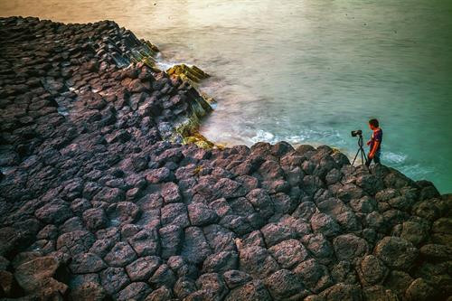 Gành Đá Đĩa mang một vẻ đẹp kì vĩ và bí ẩn, là điểm du lịch nổi tiếng của tỉnh Phú Yên. Ảnh: Trọng Đạt - TTXVN Gành Đá Đĩa mang một vẻ đẹp kì vĩ và bí ẩn, là điểm du lịch nổi tiếng của tỉnh Phú Yên. Ảnh: Trọng Đạt - TTXVN