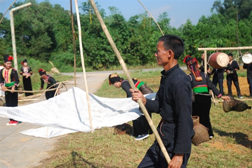 Lễ hội cầu mưa của dân tộc Khơ Mú ảnh 7 Lễ hội cầu mưa của dân tộc Khơ Mú ảnh 7