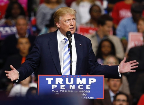Ông Donald Trump trong chiến dịch vận động tranh cử ở Cleveland, Ohio ngày 22/10. AFP/TTXVN