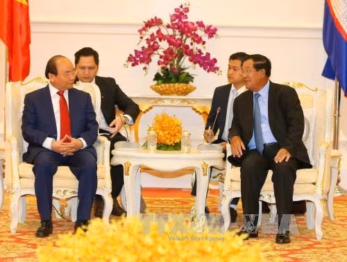 Thủ tướng Nguyễn Xuân Phúc và Thủ tướng Samdech Techo Hun Sen hội đàm. Ảnh: Thống Nhất - TTXVN.