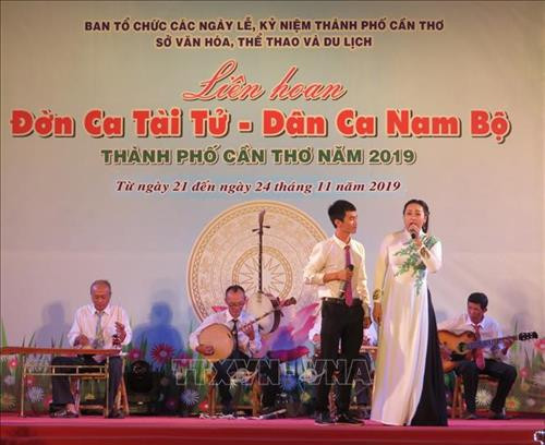 Các tiết mục đạt giải cao trong Liên hoan được trình diễn tại Lễ bế mạc. Ảnh: Ánh Tuyết – TTXVN Các tiết mục đạt giải cao trong Liên hoan được trình diễn tại Lễ bế mạc. Ảnh: Ánh Tuyết – TTXVN