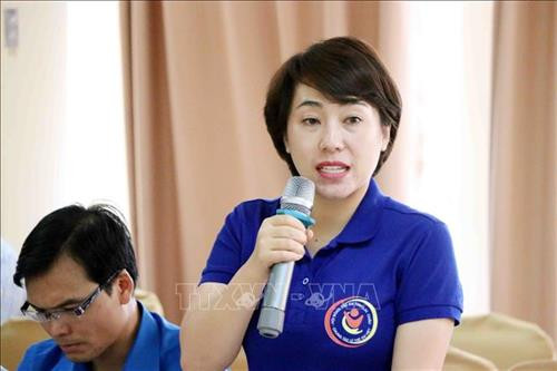 Đại diện Thành đoàn thành phố Lai Châu trả lời các câu hỏi và vấn đề mà trẻ em quan tâm. Ảnh: Công Tuyên-TTXVN Đại diện Thành đoàn thành phố Lai Châu trả lời các câu hỏi và vấn đề mà trẻ em quan tâm. Ảnh: Công Tuyên-TTXVN