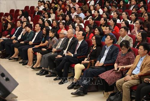 Các đại biểu tham gia tọa đàm. Ảnh: Nguyễn Cúc - TTXVN Các đại biểu tham gia tọa đàm. Ảnh: Nguyễn Cúc - TTXVN