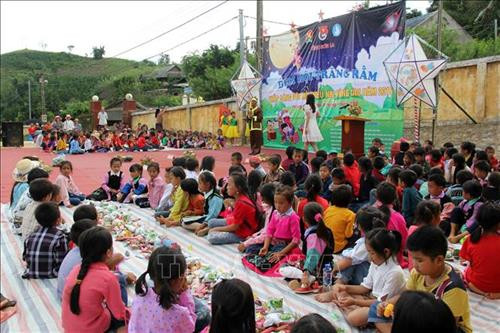 Chương trình thu hút rất đông sự tham gia của thiếu niên, nhi đồng và các bậc phụ huynh trên địa bàn xã Phiêng Khoài, huyện Yên Châu. Ảnh: Diệp Anh - TTXVN Chương trình thu hút rất đông sự tham gia của thiếu niên, nhi đồng và các bậc phụ huynh trên địa bàn xã Phiêng Khoài, huyện Yên Châu. Ảnh: Diệp Anh - TTXVN