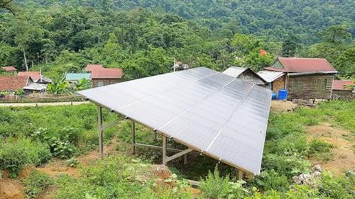 Người A Rem đã tiếp cận được với điện mặt trời. Người A Rem đã tiếp cận được với điện mặt trời.