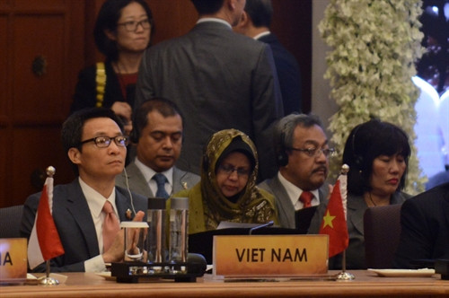 Phó Thủ tướng Vũ Đức Đam dẫn đầu đoàn Việt Nam tham dự hội nghị. Ảnh: Sơn Nam - Pv TTXVN tại Thái Lan