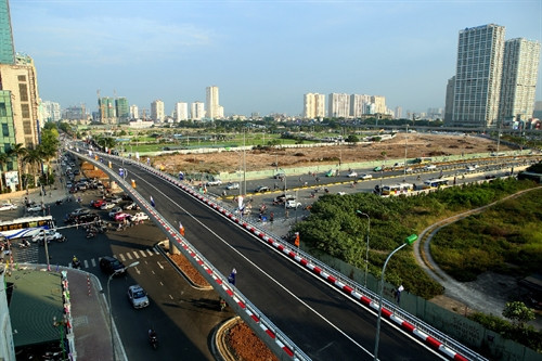 Nút giao thông cầu vượt Hoàng Minh Giám – Nguyễn Chánh, quận Cầu Giấy. Ảnh: Huy Hùng – TTXVN