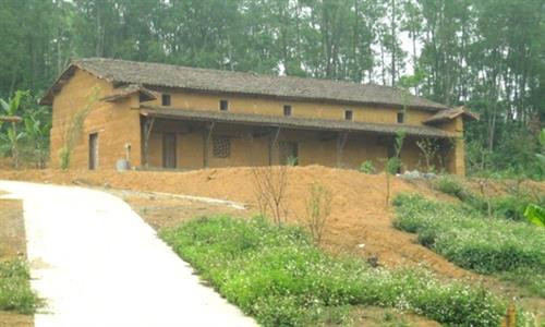 Nhà của người Pu Péo. Ảnh: vinaculto